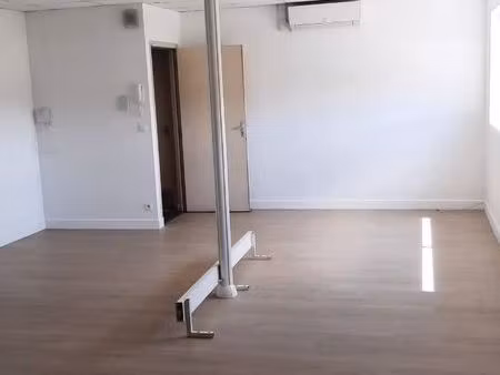 a louer espace de travail climatisé 42 m2■a la chaussée st victor sur site sécurisé et pol