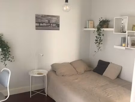 chambre meublée avec sdb
