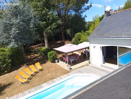 maison individuelle  non mitoyenne et sans vis à vis  de 198 m2 +piscine+grand garage