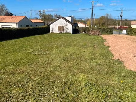 terrain 673 m² + garage 50 m² à couffé