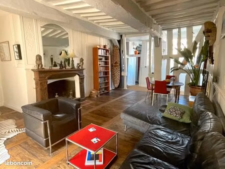 sans frais d'agence : appartement de charme  immeuble du xviie siècle au cœur de rennes