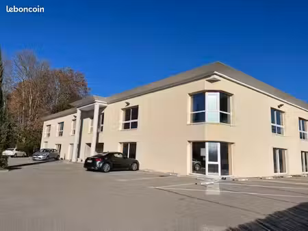 bureau à louer 125 m2 za l'agavon