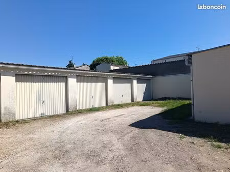 lot de 9 garages - proche gare de montargis
