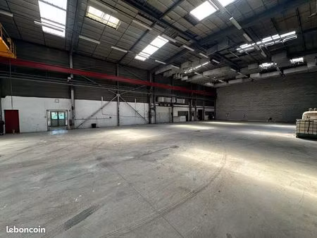 local d'activite 1600 m² aubagne