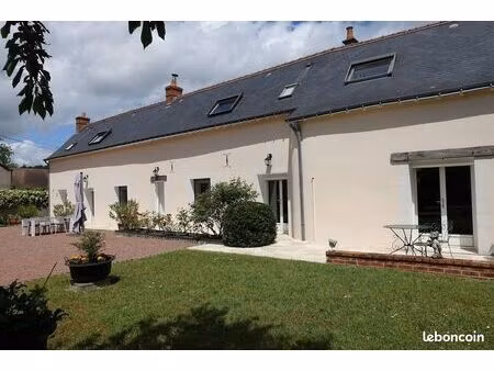 esvres dans hameau calme - maison 207 m2 habitables - terrain 1400 m2 - piscine - nombreus