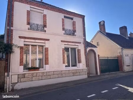 charmante maison de caractère rénovée entièrement -100 m² – 3 chambres – jardin  garage et