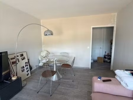 t3 lumineux avec balcon et loggia