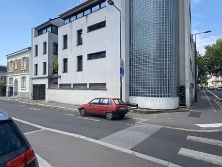 ?◊ place de parking sécurisée avec borne de recharge waat – tours velpeau