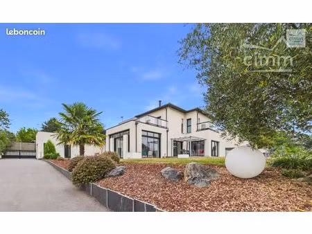 villa 12 pièces 314 m²