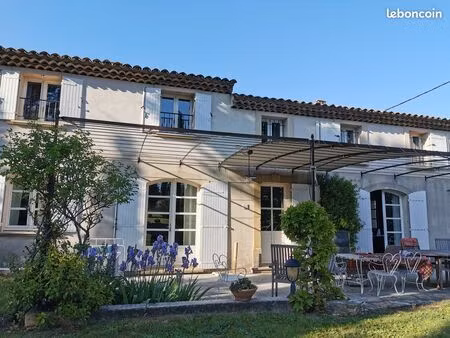 cohabitation intergénérationnelle dans grande villa à aubagne