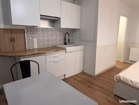 charmant studio à louer dans maison de ville