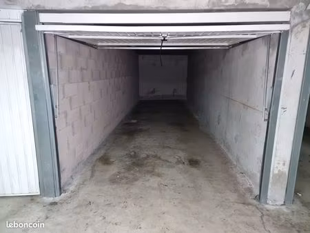 garage box double en enfilade de 23 m² à louer