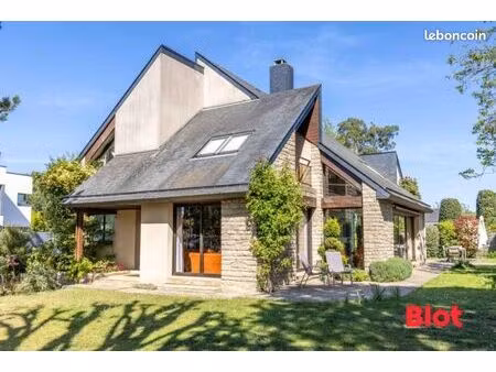 maison 9 pièces 230 m²