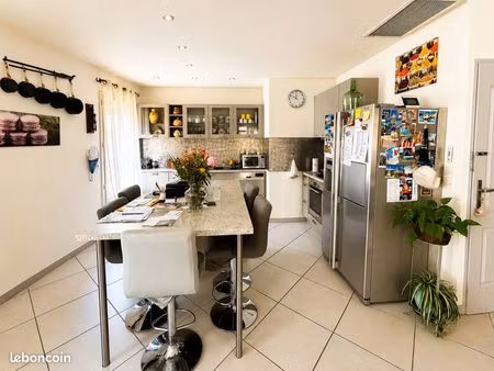 maison individuelle de 90 m² avec véranda  garage et jardin