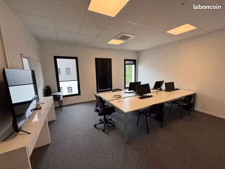 bureau/salle à louer à bruz - environnement professionnel et convivial