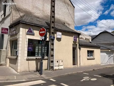 local professionnel tram tranchée