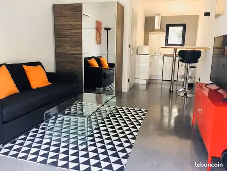 location studio meuble climatise au mois juillet/aout