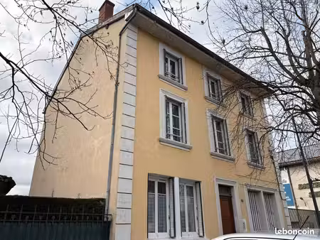 immeuble 211 m² beaurepaire