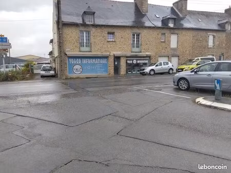 local commercial st aubin du cormier