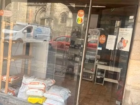 local commercial  vends contrat de bail