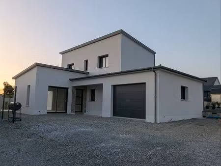 maison neuve comtenporaine