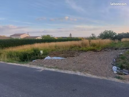 terrain constructible viabilisé orienté est ouest
