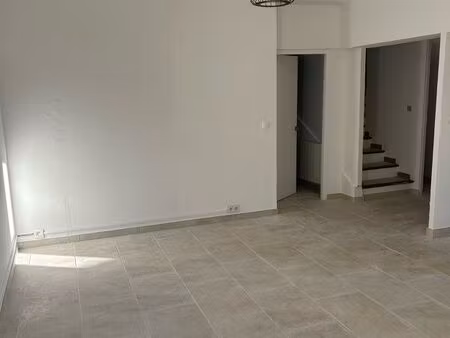 t5 avec 3 chambres et une petite cour intérieure