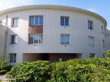 part. loue bel appart t2 centre bourg le rheu