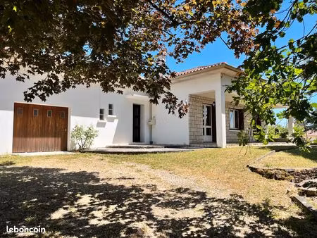 jolie maison idéalement située au calme tout en étant à proximité des commerces à pied