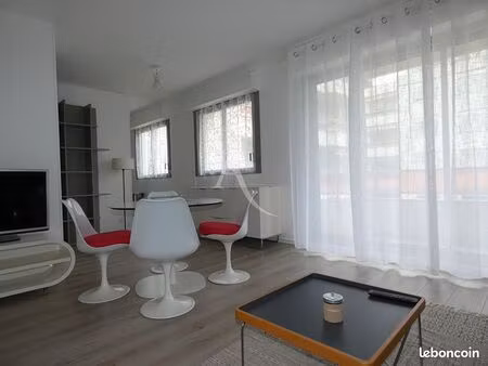studio 1 pièce 33 m²