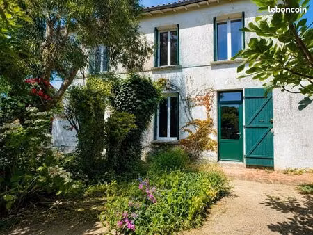 maison 8 pièces 142 m²