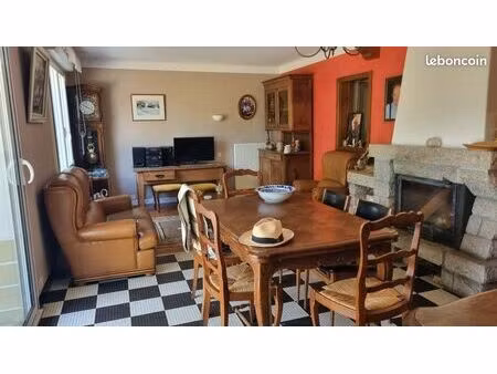 maison familiale de 111 m² sur environ 2 000 m² de terrain – fort potentiel d’aménagement 