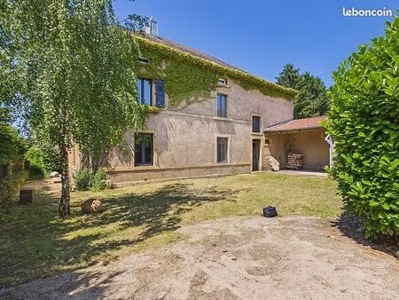 maison 9 pièces 261 m²