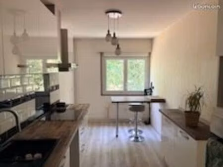 appartement de 70mètres carrés   avec place de parking et cave 