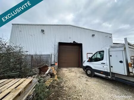 local 330 m² gien