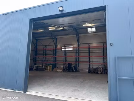 location local d'activité 250 m² - orléans nord