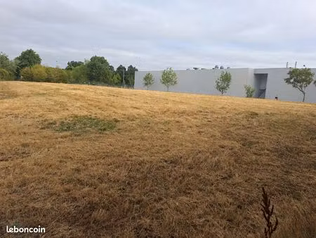 terrain constructible d'activité – sud de nantes – 2 500 à 3 000 m²