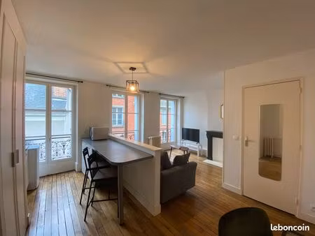 à louer – studio meublé lumineux en plein centre d’orléans