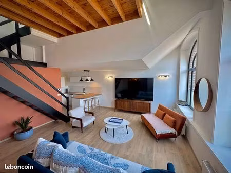 chambre meublée dans un loft
