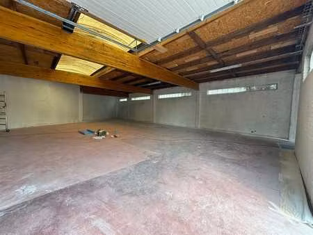 entrepôt de +/-168 m² au centre-ville dans une impasse