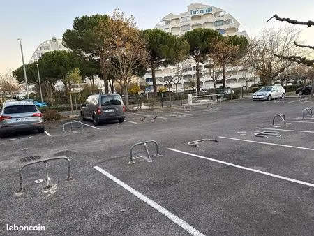 place de parking extérieure