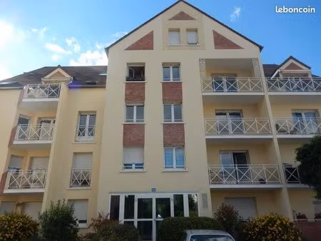à louer beau 2 pièces avec balcon parking et cave – chambly   proche gare