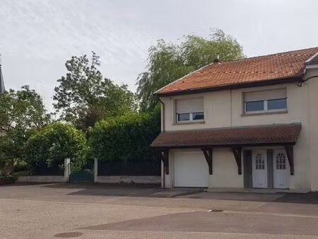maison village calme