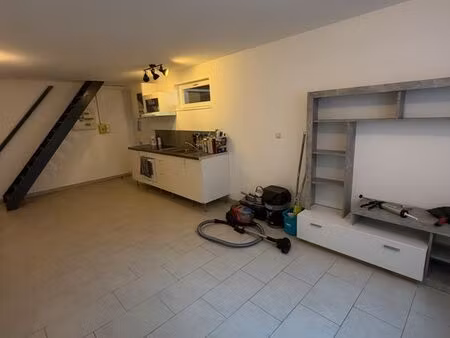 appartement t3 duplex 58m2 rénové récemment- cour commune - proximité centre de wormhout