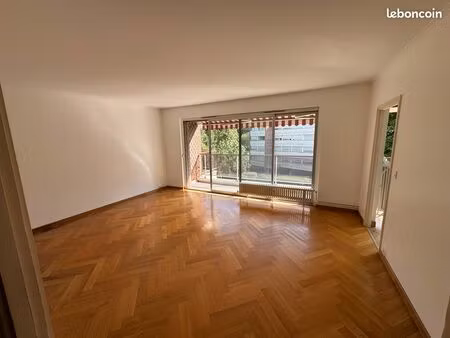 appartement de standing de 80 m² vue avec balcon  cave et garage