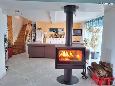 maison ancienne rénovée en 2017 5 pièces 122 m2 - dépendances 180 m2 - terrain 1274 m2