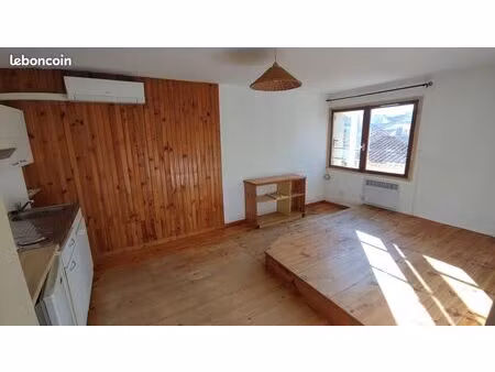 valras-plage loue f2 a l'annee  bel emplacement  mer à 2 pas