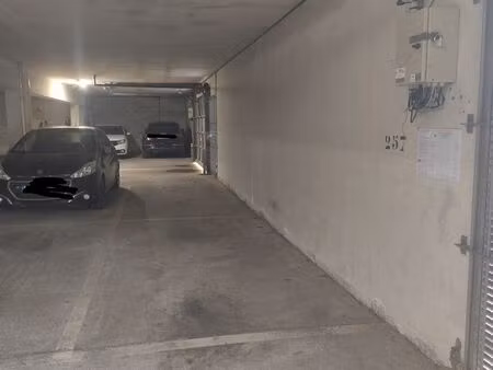place de parking couverte + place extérieure