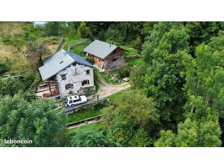 maison et gite dans un cadre atypique au cœur de la foret (1 6 ha)