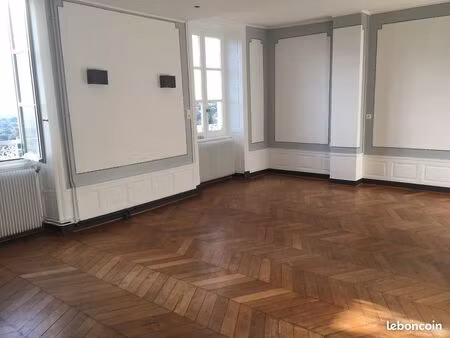 a louer  magnifique t3+ de 95 m2 dans centre-ville  (chauffage compris)